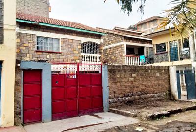 4 Bed House with En Suite in Donholm