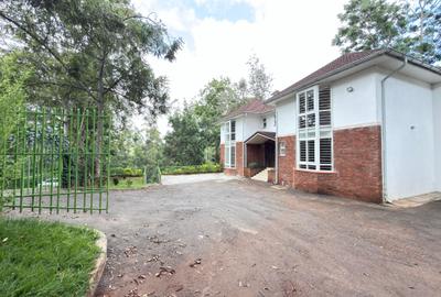 5 Bed House with En Suite at Rosslyn - 2