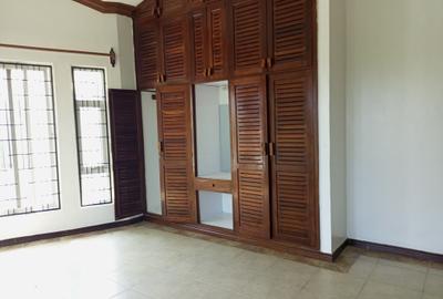 Serviced 3 Bed Apartment with En Suite in Nyali Area - 4
