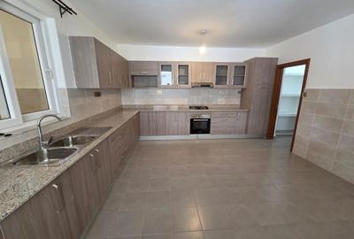 3 Bed Apartment with En Suite in Westlands Area - 3