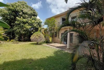 4 Bed Villa with En Suite at Kirawa Road - 2