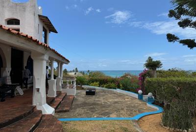 4 Bed Villa with En Suite in Bofa