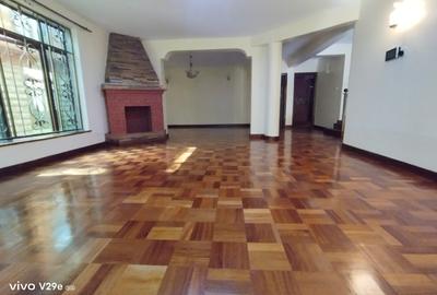 5 Bed Townhouse with En Suite at Valley Arcade - 4