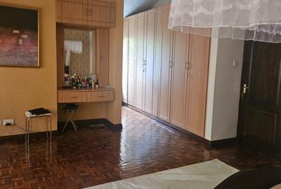 4 Bed Townhouse with En Suite in Lavington - 2