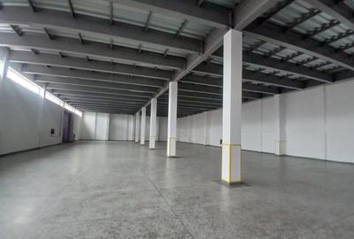 12,500 ft² Warehouse with Parking in Mombasa Road