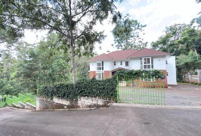 5 Bed House with En Suite at Rosslyn - 2
