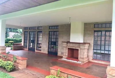 5 Bed House with Swimming Pool in Rosslyn - 3