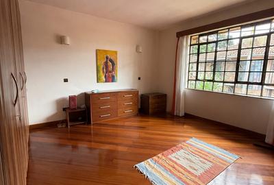 5 Bed Townhouse with En Suite in Spring Valley - 4