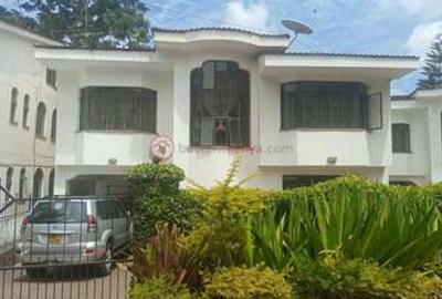 5 Bed House in Riverside