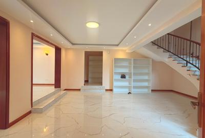 4 Bed Townhouse with En Suite in Nyari - 2