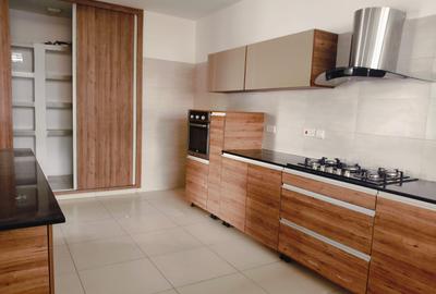 4 Bed Apartment with En Suite at Parklands - 4
