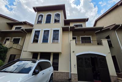 5 Bed Townhouse in Lavington