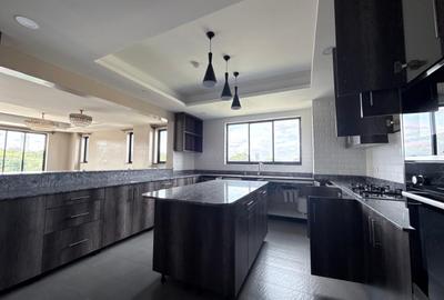 4 Bed Apartment with En Suite in Lavington