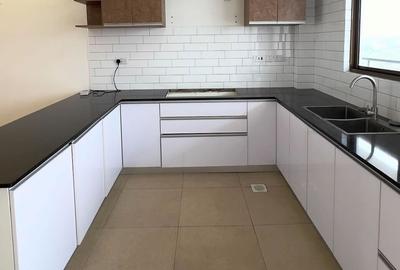 4 Bed Apartment with En Suite at Hatheru Road - 2
