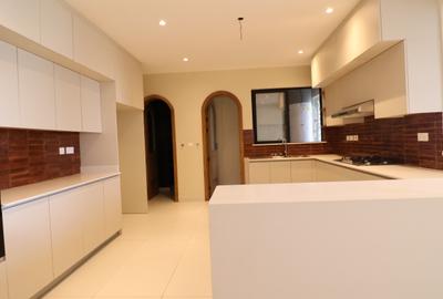 Serviced 3 Bed Apartment with En Suite at General Mathenge Drive