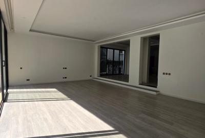 5 Bed Townhouse with En Suite in Lavington - 3
