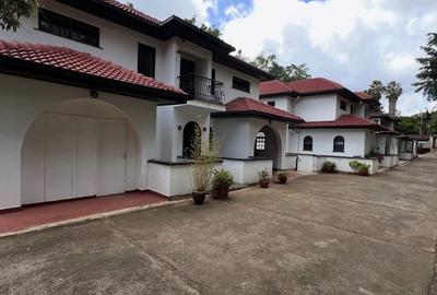 4 Bed Townhouse with En Suite in Riverside