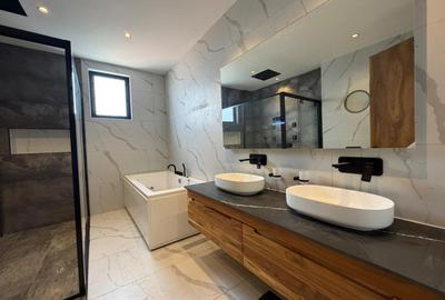2 Bed Apartment with En Suite at Peponi Road - 4