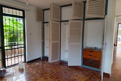 4 Bed House with En Suite in Loresho