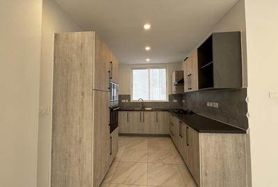 3 Bed Apartment with En Suite in General Mathenge