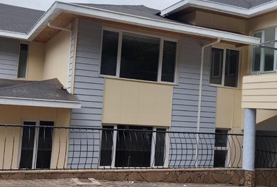 5 Bed Townhouse with En Suite in Kitisuru