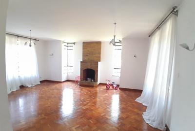 4 Bed Townhouse with En Suite at Lavington - 4