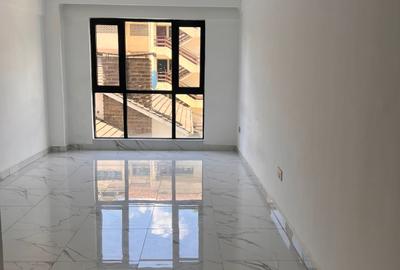 1 Bed Apartment with Gym in Kilimani - 2
