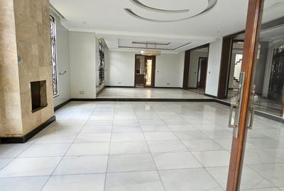 6 Bed Townhouse with En Suite at Lavington - 2