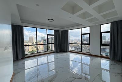 4 Bed Apartment with En Suite at Lantana Road - 3