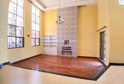 5 Bed Townhouse with En Suite in Lavington - 2
