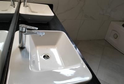 5 Bed Townhouse with En Suite in Lavington