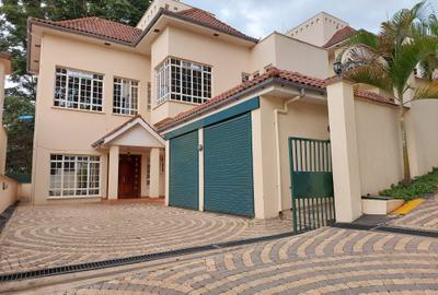 4 Bed Townhouse with En Suite at Kyuna Road