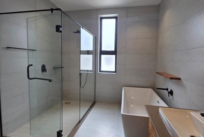 4 Bed Apartment with En Suite in Loresho - 4