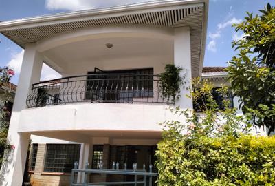 5 Bed Townhouse with En Suite in Westlands Area