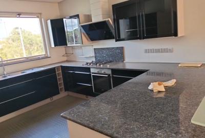 3 Bed Apartment with En Suite in Riverside - 4