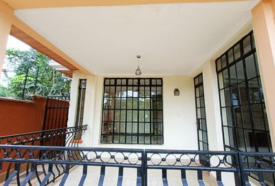 5 Bed House with En Suite in Lavington