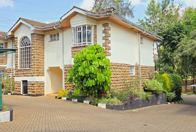5 Bed Townhouse with En Suite at Olengurueni