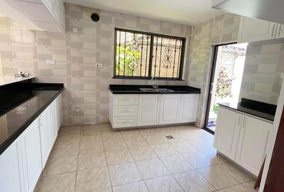 5 Bed Townhouse with En Suite in Lavington