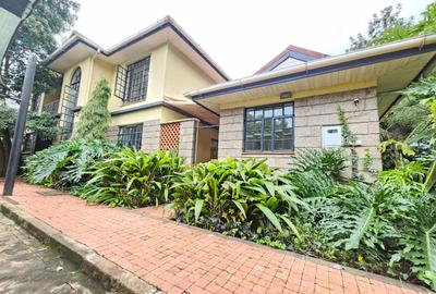 4 Bed House with En Suite in Runda - 2