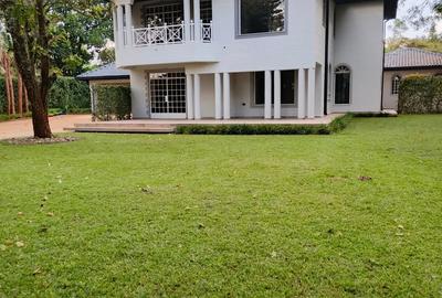 5 Bed House with En Suite in Runda