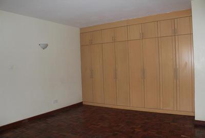 5 Bed Townhouse with En Suite in Lavington