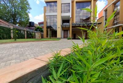 5 Bed Townhouse with En Suite in Lavington - 2