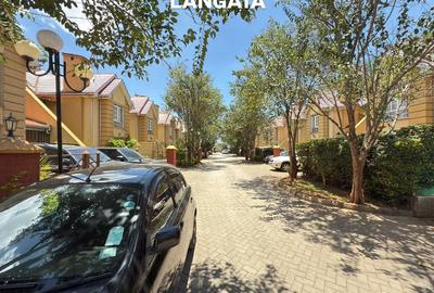 4 Bed Townhouse with En Suite at Jan 20 - 3