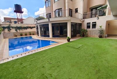 2 Bed Apartment with En Suite in Westlands Area