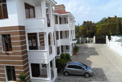 3 Bed Apartment with En Suite in Mkomani