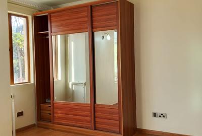 5 Bed Townhouse with En Suite in Lavington - 4