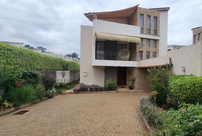 5 Bed Villa with En Suite in Runda