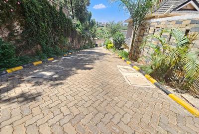 4 Bed Townhouse with En Suite in Kitisuru