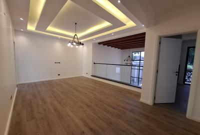 5 Bed Townhouse with En Suite in Lavington - 4