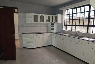 3 Bed Apartment with En Suite in Kilimani - 3